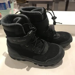 Columbia Black laceup velcro Winterboots 1